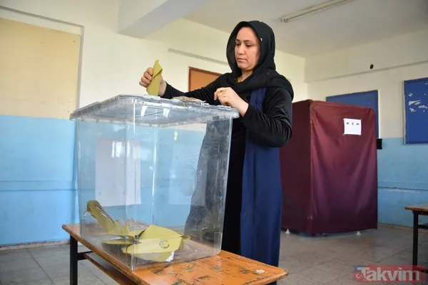 Türkiye'nin dört bir yanında seçim heyecanı! Vatandaşlar sandığa koştu - 22