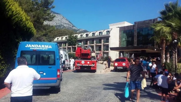 Antalya'da lüks otelde yangın-1