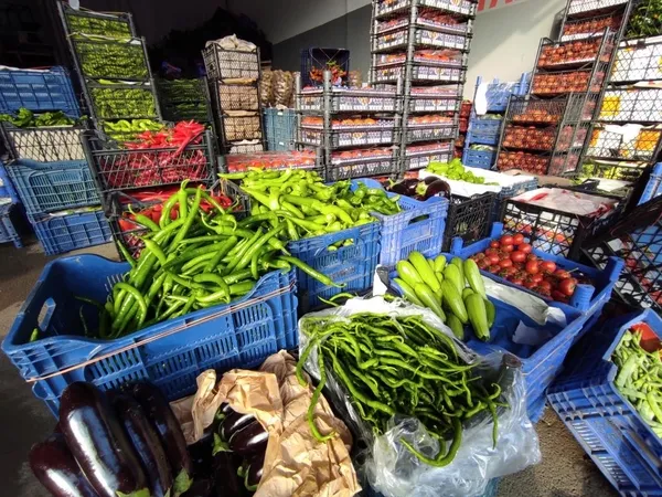 1671793844623.jpg İstanbul'daki meyve ve sebze tezgahlarında bolluk yaşanıyor-2