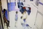 Gaziosmanpaşa'da sokak ortasında çocuklara şiddet kamerada! 3 çocuğu yere düşürüp darbetti: Birinin boynunu sıktı