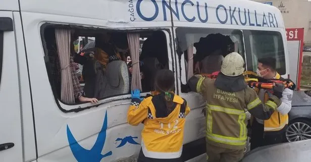 Bursa’da özel halk otobüsü ile çarpışan okul servisindeki 7 kişi yaralandı