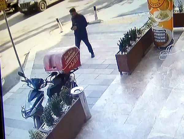 avcilarda-motosiklet-hirsizligi-kamerada-helal-para-bulunacagina-inaniyoruz-1667456032312.jpg Avcılar'da motosiklet hırsızlığı kamerada! 'Helal para bulunacağına inanıyoruz'-3