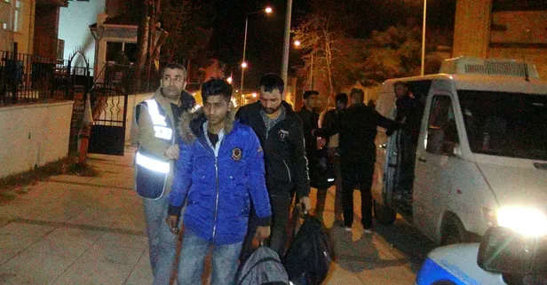 Polisten kaçan minibüste 21 kaçak yakalandı