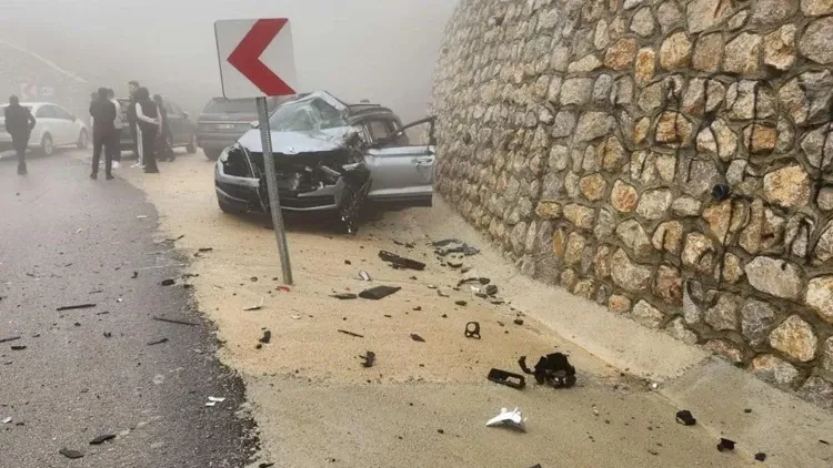 antalyada-otomobil-ucurumdan-yuvarlandi-5-kisi-hayatini-kaybetti-1785059248209.png Antalya-Konya yolunda otomobil uçurumdan yuvarlandı: 5 ölü 2 yaralı... Aynı mevkide defalarca kaza yaşandı-5
