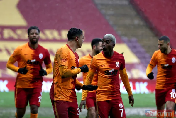 Bafetımbı Gomıs'i Yakaladı Hürriyet'in Haberine Göre; Mostafa Mohamed, Bafetimbi Gomis'ten Sonra Forma Giydiği İlk Üç Süper Lig Maçında Da Gol Atan İlk...