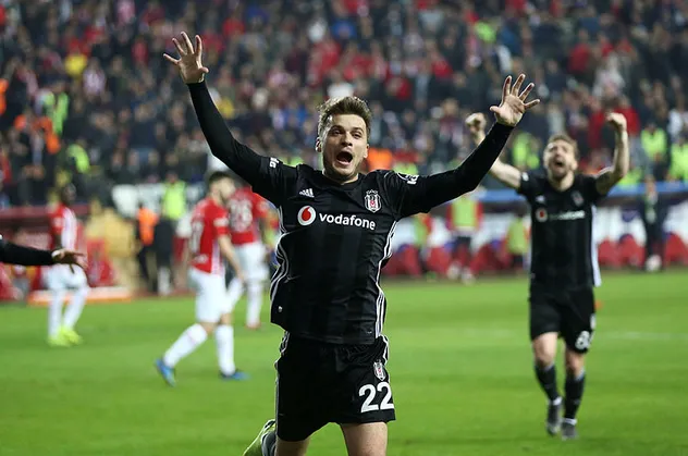 Adem Ljajic Beşiktaş'tan ayrılıyor mu? İşte Sırp futbolcu hakkında son karar