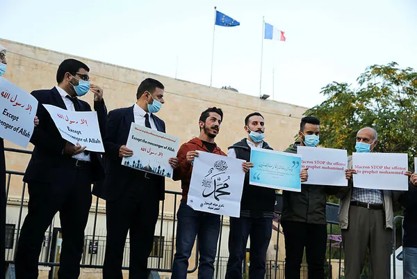 israil-isgli-altindaki-kuduste-fransa-ve-macronun-islam-karsitligi-protesto-edildi-ona-dokunulmasini-asla-kabul-etmiyoruz-1604347355371.jpg İsrail işgâli altındaki Kudüs'te, Fransa ve Macron'un İslam karşıtlığı protesto edildi: Ona dokunulmasını asla kabul etmiyoruz-4