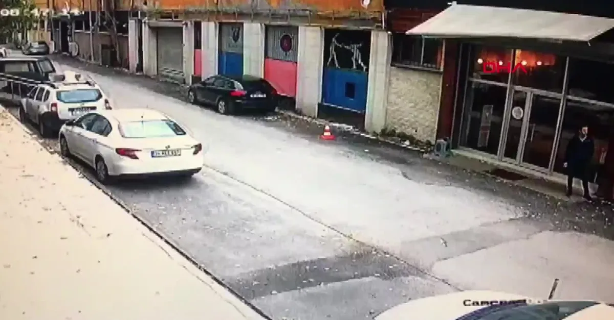 SON DAKİKA: 1 Şubat İzmir güne depremlerle uyandı! Deprem anı kamerada