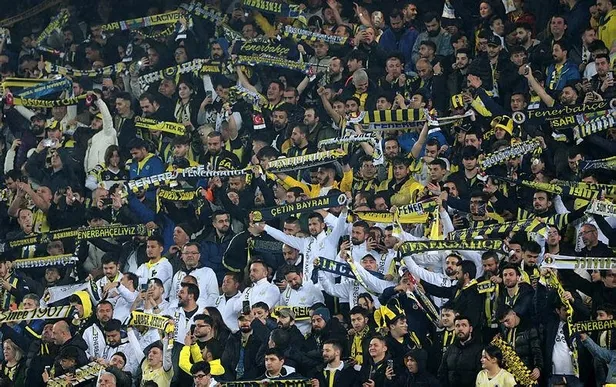 kadikoy-yangin-yeri-fenerbahce-taraftari-isyan-bayragini-acti-ali-kocu-hedef-alan-yonetim-istifa-sloganlari-1680463640395.jpeg Beşiktaş farkı açtı Fenerbahçe taraftarı isyan bayrağını çekti: Ali Koç'u hedef alan "Yönetim istifa" sloganları-2