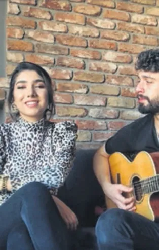 Emre Atabek ve Berra Kocaaslan'dan Anneler Günü'ne özel şarkı