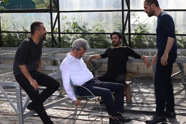 "Eşkıya Dünyaya Hükümdar Olmaz" ekibi sezon finalini birlikte izledi-5