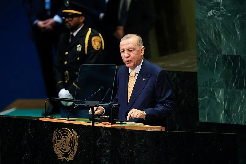 tarihi-konusmaya-alkis-tufani-baskan-erdogan-bm-81-genel-kurulunda-dunyaya-seslendi-1790093831742.jpeg Tarihi konuşmaya alkış tufanı! Başkan Erdoğan BM 81. Genel Kurulu'nda dünyaya seslendi-2