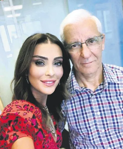 rachel-araz-kiresepinin-kendisine-gelen-hediyeleri-sattigi-ortaya-cikti-urunler-lekeli-cikinca-tepki-cekti-sak-1670886722044.jpeg Rachel Araz Kiresepi'nin kendisine gelen hediyeleri sattığı ortaya çıktı! Ürünler lekeli çıkınca tepki çekti | Saklambaç haberleri-12