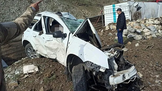 Şırnak'ta tır ile hafif ticari aracın çarpıştığı kazada 3 ölü-2