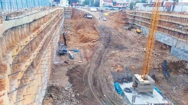 CHP'li İBB Başkanı Ekrem İmamoğlu durdurdu, bakanlıklar yapıyor-3