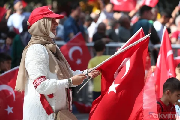 Saraçhane’deki 15 Temmuz etkinlik alanına millet akın etti - 13