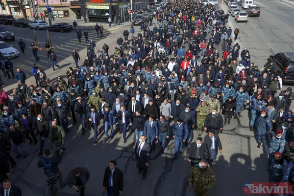 SON DAKİKA! Ermenistan'da darbe girişimi! Paşinyan sokağa indi! Son dakika fotoğrafları - 37