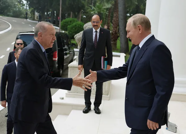 socide-turkiye-rusya-zirvesi-baskan-recep-tayyip-erdogan-putin-ile-gorusuyor-1659705975000.jpg