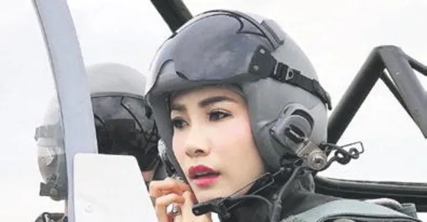 Tayland Kraliyet Sarayı, Kral'ın resmi metresinin fotoğraflarını yayımladı, site çöktü