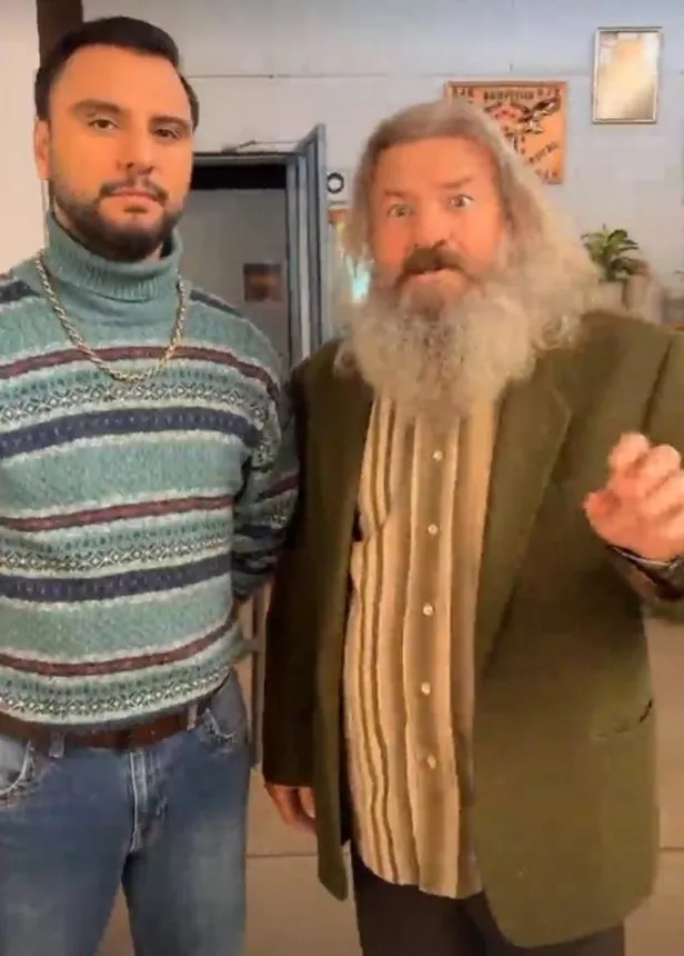 cennet-mahallesinin-yildiz-ismi-seksenlere-selami-cakti-13-yil-sonra-setlere-geri-donuyor-1638523941981.jpg 13 yıl sonra setlere geri dönüyor! Cennet Mahallesi'nin yıldız ismi Seksenler'e selamı çaktı!-3