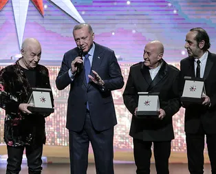 Günaydın yazarından Mazhar Alansonu eleştiren Ahmet Hakan ve Ertuğrul Özköke gönderme: Alıştık bu linçlere!