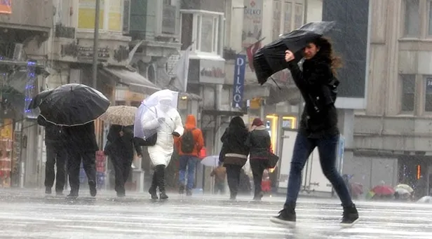 Meteoroloji uyarmıştı! İstanbul'da beklenen yağış başladı-1