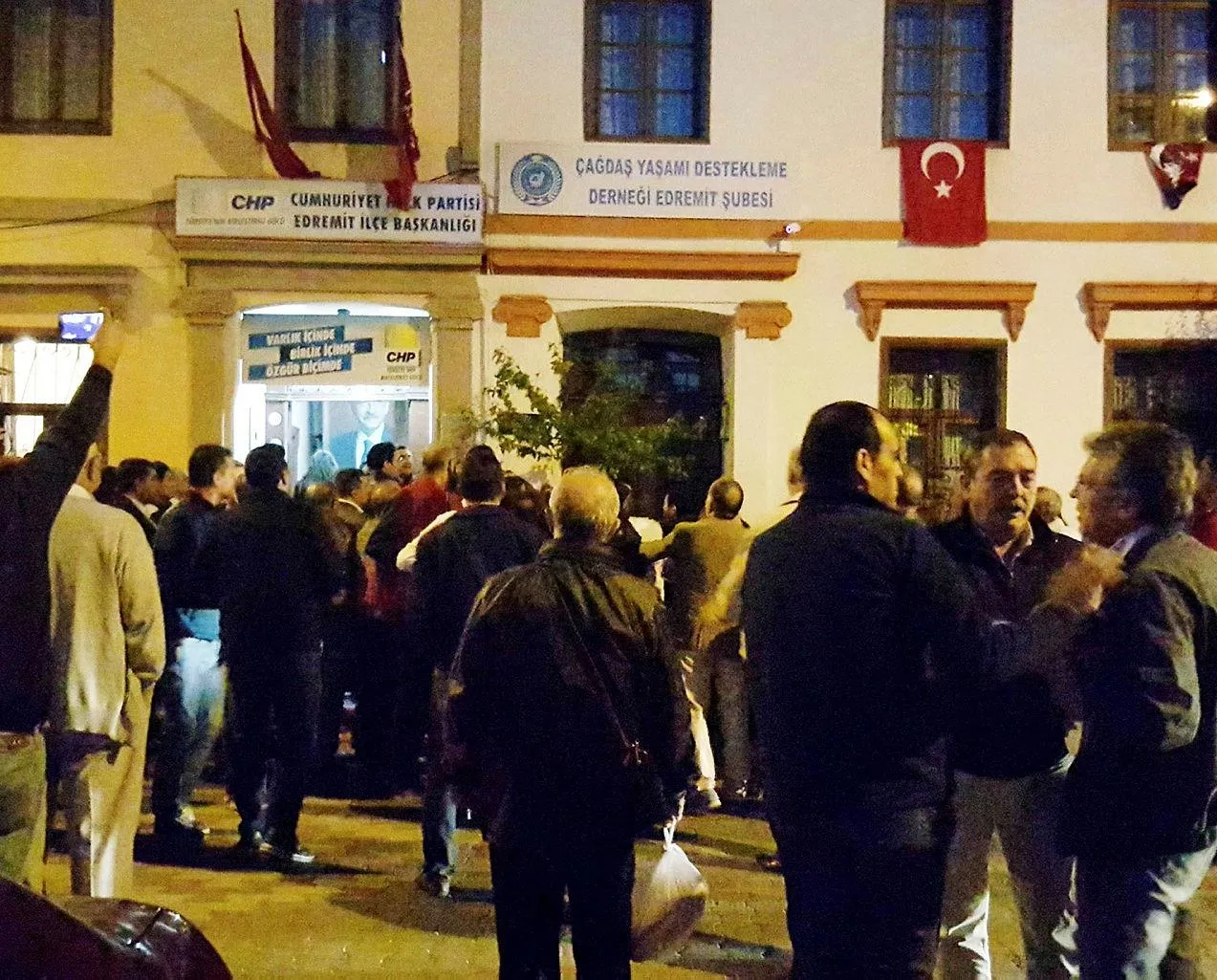 CHP bildiğiniz gibi! Yumruklar konuştu