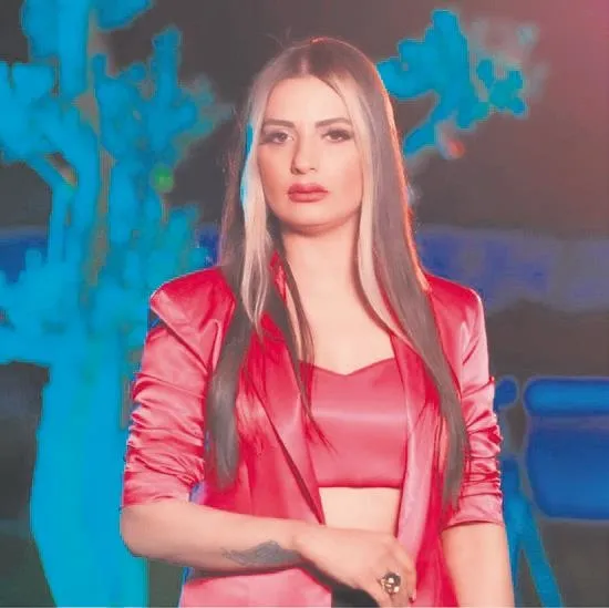 ilkay-gundoganin-hamile-esi-sara-gundogan-dolma-ve-kunefe-aserince-solugu-turk-restoraninda-aldi-saklambac-hab-1669935146941.jpeg İlkay Gündoğan’ın hamile eşi Sara Gündoğan, dolma ve künefe aşerince soluğu Türk restoranında aldı | Saklambaç haberleri-20