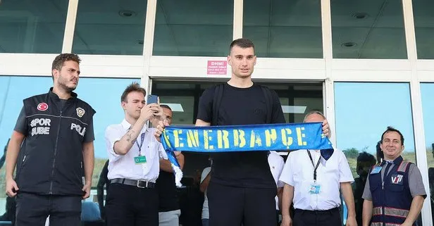 Fenerbahçe Livakovic’i İstanbul’a getirdi