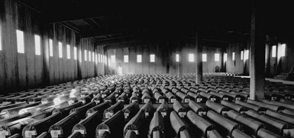 Bosna Hersek Devlet Mahkemesi, Bosna savaşı sırasında eski özel Sırp polis teşkilatında görev yapan ve Srebrenitsa soykırımına karışan Duşko Yeviç hakkında 32 yıl, Mendelyev Curiç hakkında ise 28 yıl hapis cezasına hükmetti.