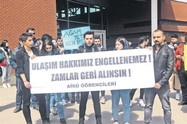 Bolu'da öğrencilerden ulaşıma zam protestosu