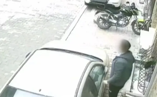 istanbul-esenyurtta-sokak-ortasina-buyuk-tuvaletini-yapti-o-anlar-kamerada-1638789412761.jpg İstanbul Esenyurt'ta sokak ortasına büyük tuvaletini yaptı! O anlar kamerada-14