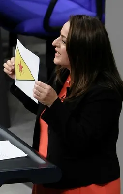 Sevim Dağdelen'den mecliste rezalet!