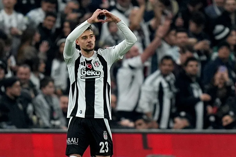 Ernest Muçi (Takvim.com.tr | Foto Arşiv)