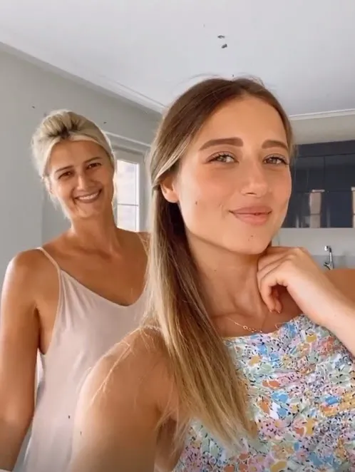 Survivor Aleyna'yı bir de Instagram'da görün! 'Engelli bir kardeşim var' diyen Aleyna Kalaycıoğlu'nun bu kareleri çok başka annesiyle...-9