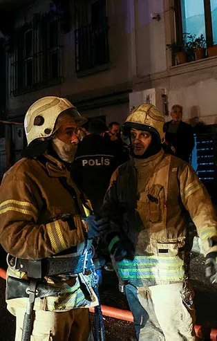 İstanbul'da yangın paniği! Komşular son anda kurtardı