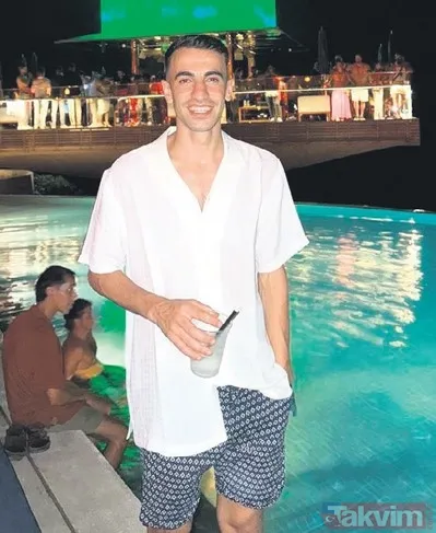 KOL KOLA... Özkan, önceki gece Karaköy'deki bir mekanda İbrahim Tilaver ile sabahın ilk ışıklarına kadar eğlendi. İçeride sarmaş dolaş görülen yeni...