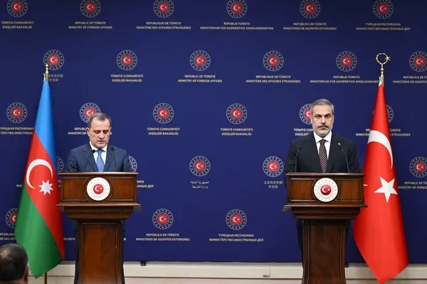 disisleri-bakani-hakan-fidan-ve-azerbaycan-disisleri-bakani-bayramovdan-ortak-aciklama-flas-zengezur-ve-lacin-1690806316731.jpg Dışişleri Bakanı Hakan Fidan ve Azerbaycan Dışişleri Bakanı Bayramov'dan ortak açıklama! Flaş Zengezur ve Laçin mesajı...-2