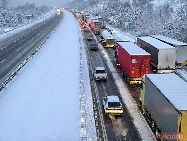 Kar yağışının etkili olduğu Anadolu Otoyolu'nun Bolu kesiminde zincirleme trafik kazası: 10 yaralı - 9