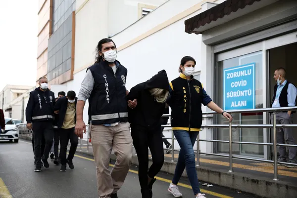 kiz-arkadasinin-evine-gitti-pencereden-dusup-oldu-kiz-arkadas-ablasi-ve-3-erkek-tutuklandi-1636017364863.jpg Kız arkadaşının evine gitti pencereden düşüp öldü! Kız arkadaş ablası ve 3 erkek tutuklandı-7