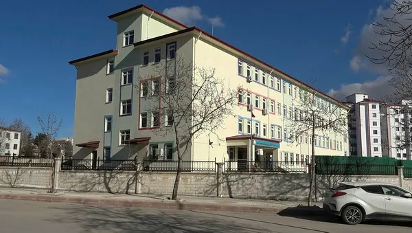 Son dakika: Elazığ'da okulda akılalmaz anlar! Sınav sonucu kötü geldi, 2'nci kattan atladı-2