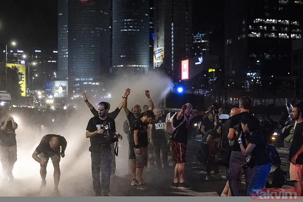 Tel Aviv'de kafesli protesto! Onlarca İsrailli, Netanyahu'nun istifası için sokaklara döküldü: Sen baştasın, sen suçlusun - 10