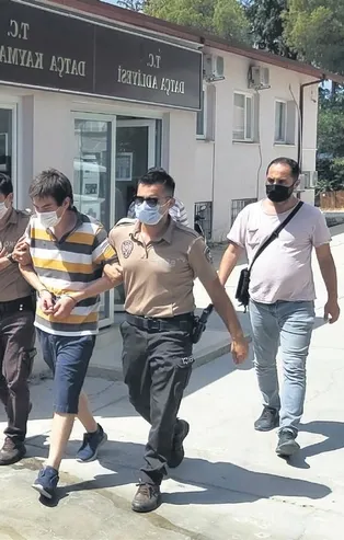 'Sigara içme' diye uyaran annesini 15 bıçak darbesiyle öldürdü