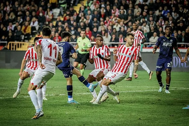 canli-anlatim-antalyaspor-fenerbahce-canli-anlatim-ilk-duduk-caldi-1672773120344.jpeg
