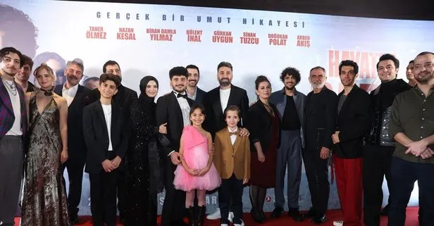 ’Hayatla Barış’ filminin gala gösterimi gerçekleşti | Taner Ölmez ve eşi Ece Çeşmioğlu, gazeteciler ile sohbet etti
