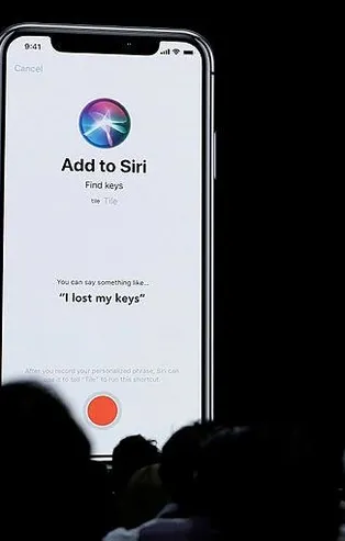 Facebook'tan sonra bir skandal daha! Apple Siri konuşmalarını üçüncü şahıslara dinletmiş