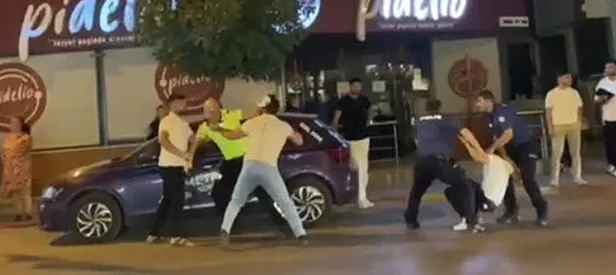 Sokak teröristleri ceza yazan polise saldırdı