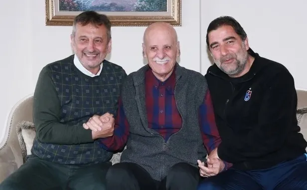 trabzonspor-efsanesi-ahmet-suat-ozyazici-vefat-etti-ahmet-suat-ozyazici-kimdir-neden-vefat-etti-ahmet-suat-ozy-1676739966520.jpeg Trabzonspor efsanesi Ahmet Suat Özyazıcı vefat etti! Ahmet Suat Özyazıcı kimdir, neden vefat etti? Ahmet Suat Özyazıcı nereli, hastalığı neydi?-3