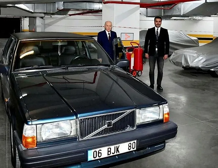 Bahçeli, BJK plakalı aracını hediye etti