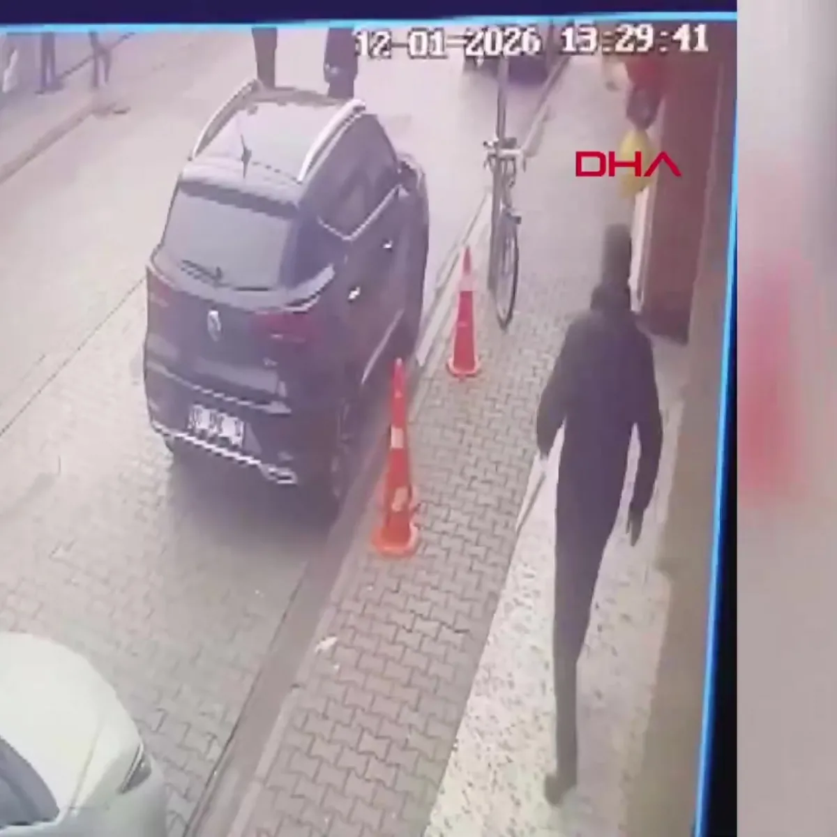 Adana’da öğretmene silahlı saldırı ve darp anı kamerada